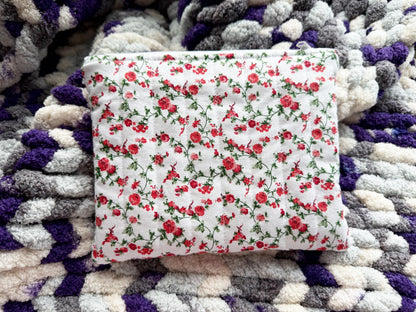 Medium Red Rose Vine Quilted Pouch