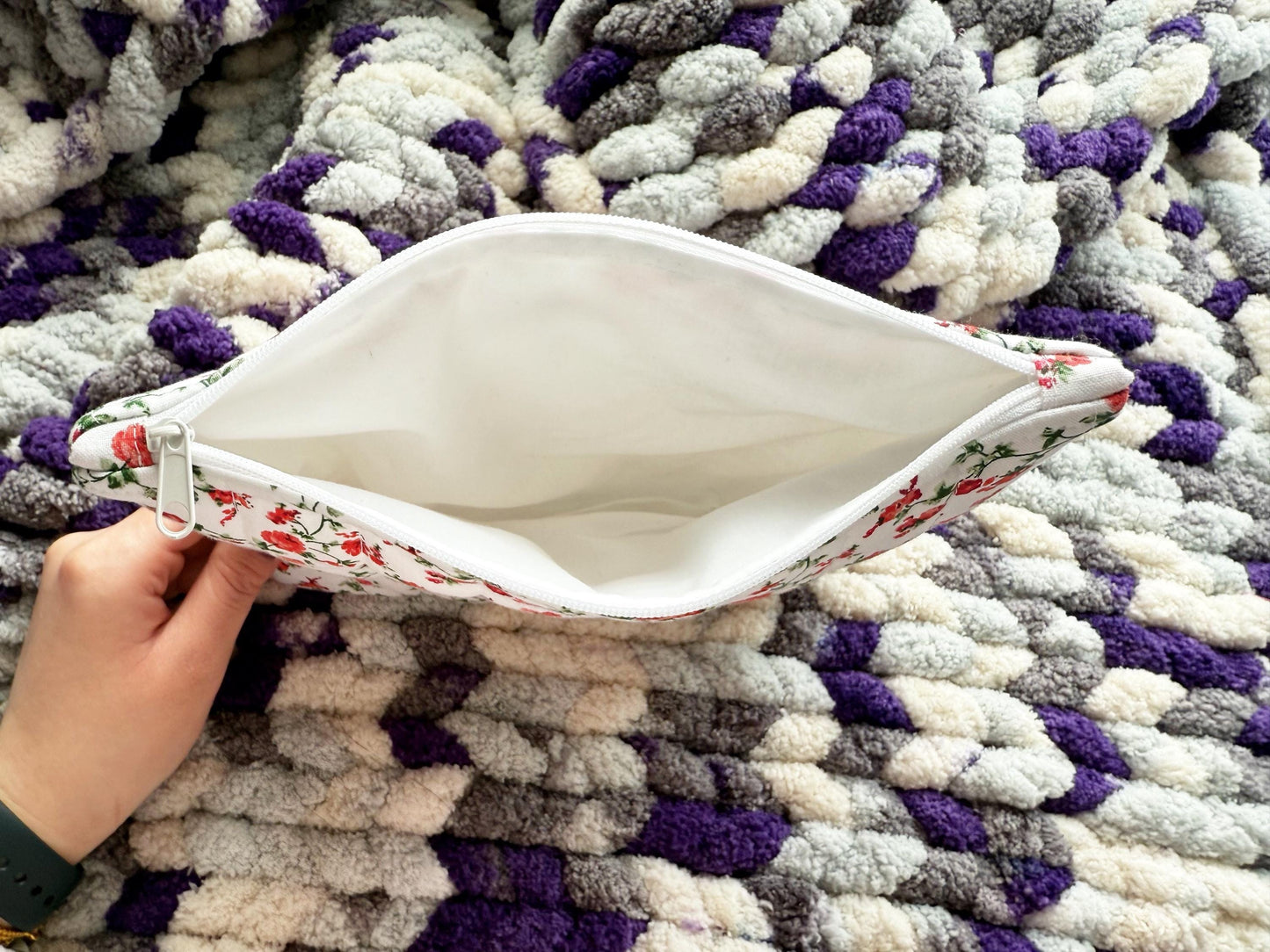 Medium Red Rose Vine Quilted Pouch