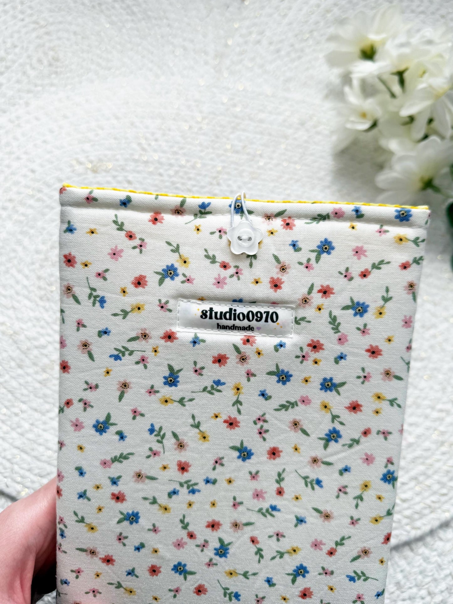 Mini Wildflower Floral Padded Book Sleeve